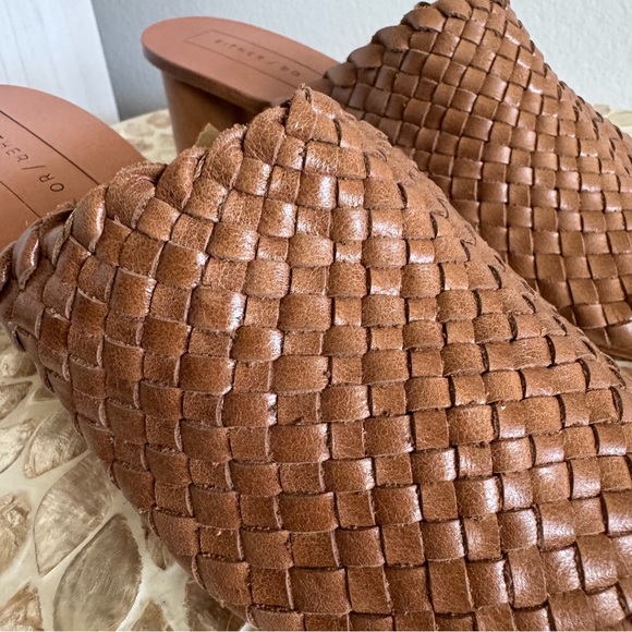 New Either/ OR Tan Woven Leather Heels Sandals Size 9 - Picture 6 of 13